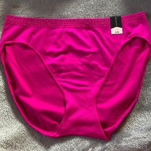 L/7 NWT high cut with sparkle detail on the waistband soft butterfly comfort